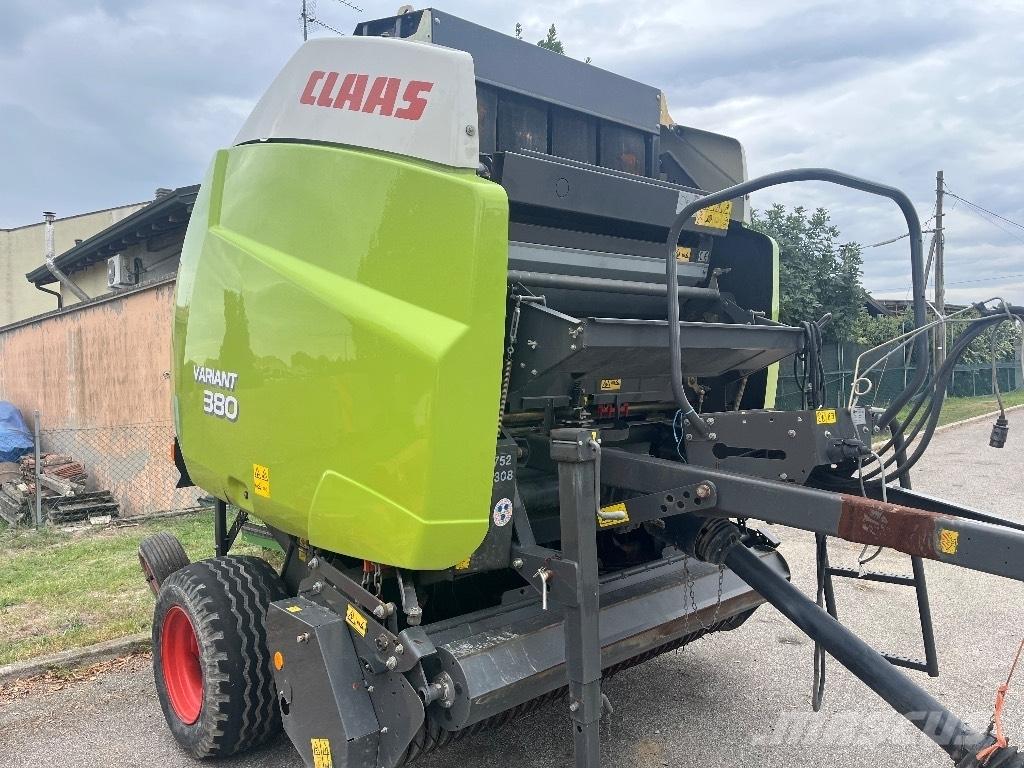 CLAAS Variant 380 Rituļu preses