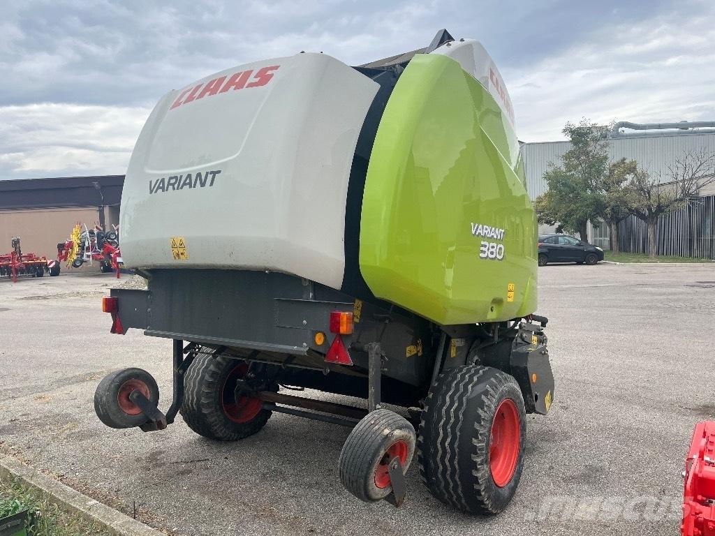 CLAAS Variant 380 Rituļu preses
