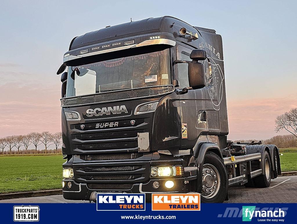 Scania R520 6x2*4 Treileri ar āķi