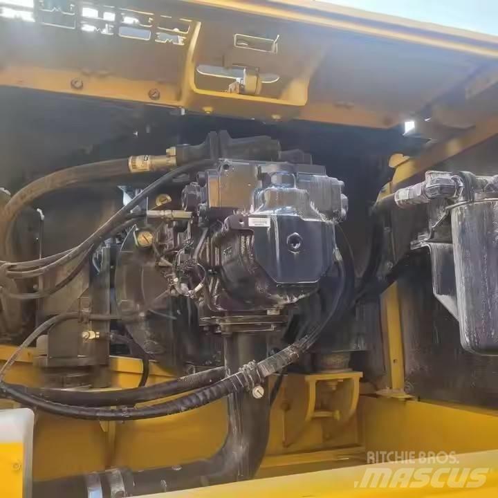 Komatsu PC360-8 Kāpurķēžu ekskavatori