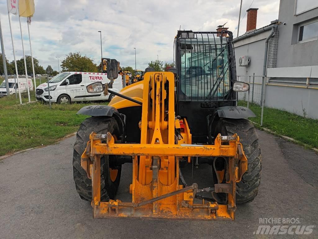 JCB 542-70 IND Teleskopiskie riteņu iekrāvēji