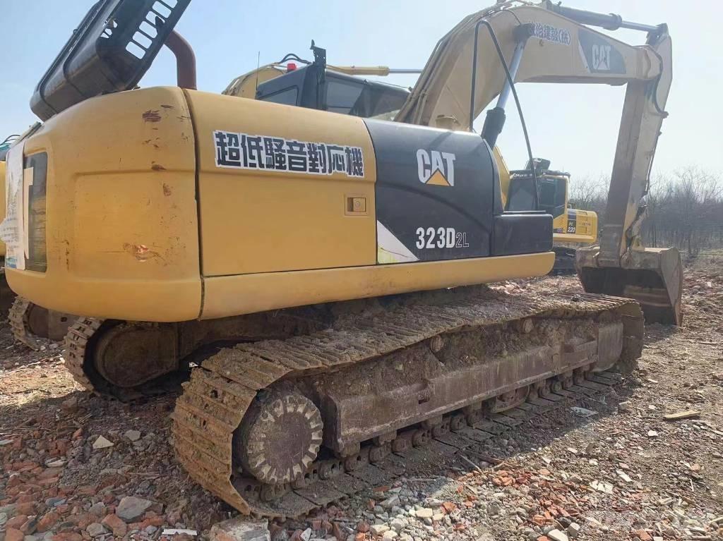CAT 323D2 Kāpurķēžu ekskavatori