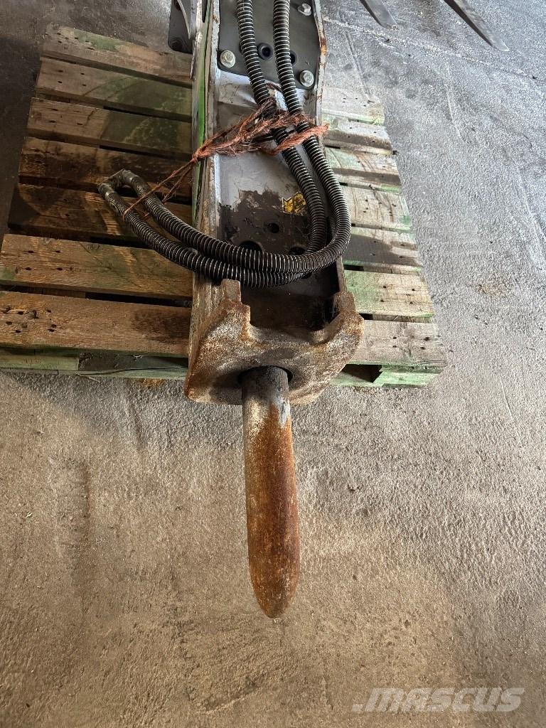 Hyundai R140W-9A Ekskavatori uz riteņiem