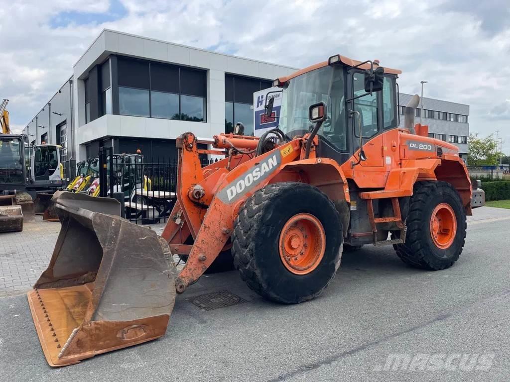 Doosan DL200-3 | A/C Iekrāvēji uz riteņiem