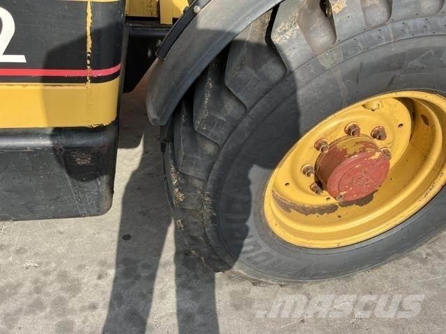 CAT TH62 Lauksaimniecības pacēlāji