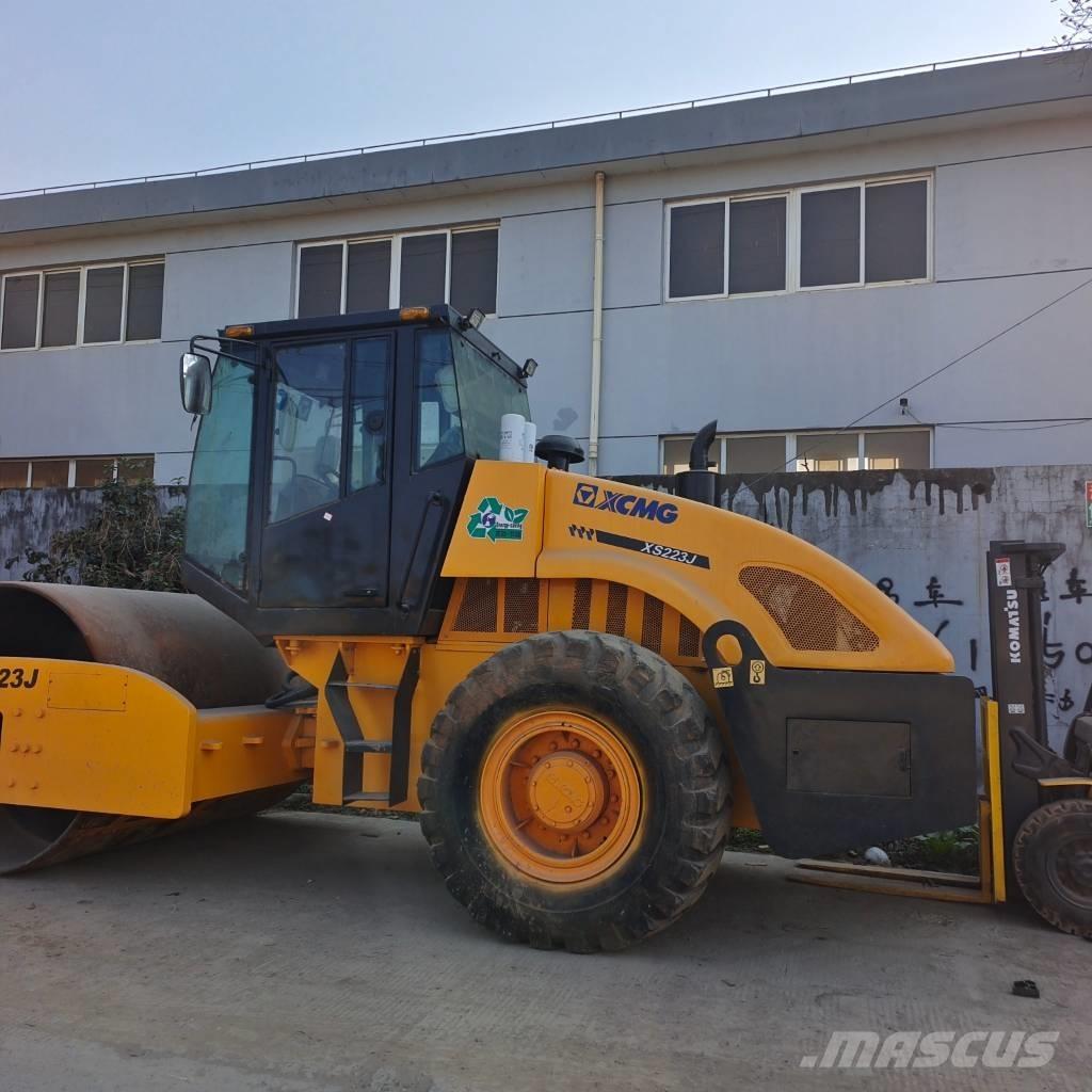 XCMG XS 223 J Vienvalča grunts veltņi