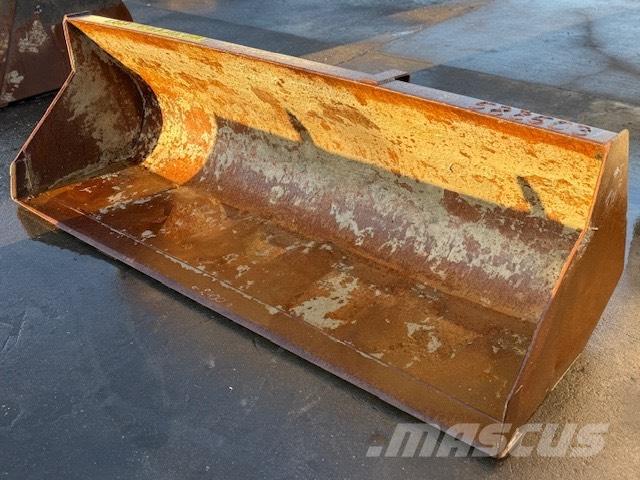 Manitou USED BUCKET Kausi