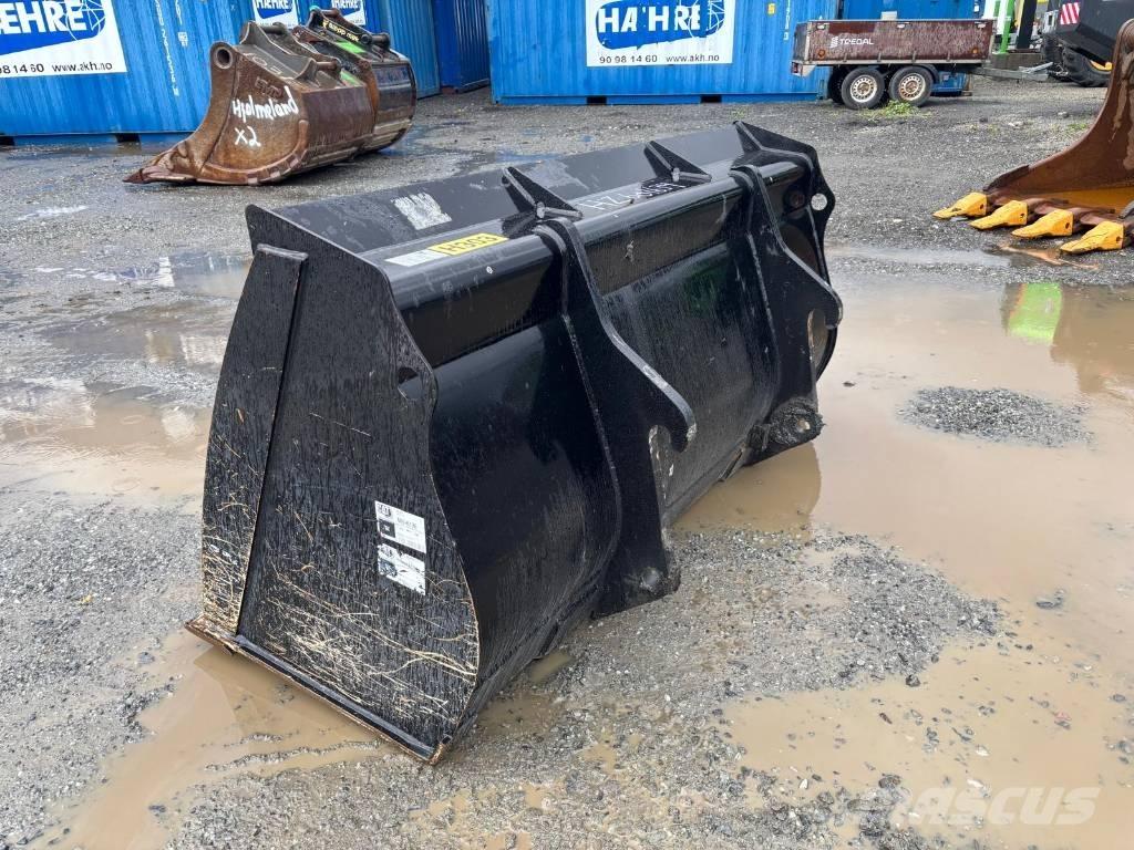 CAT 906 Iekrāvēji uz riteņiem