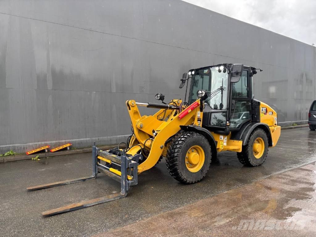 CAT 906 Iekrāvēji uz riteņiem