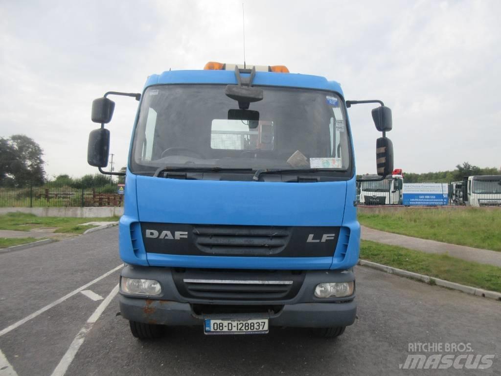 DAF 55.220 Smagās mašīnas ar celtni