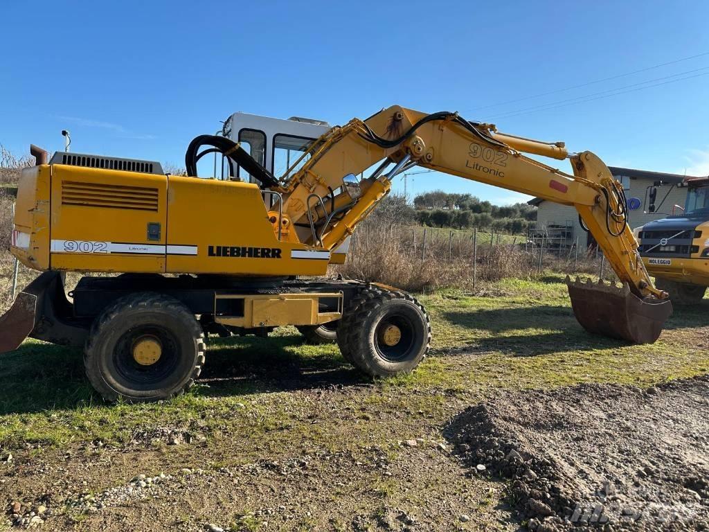 Liebherr 902 Ekskavatori uz riteņiem