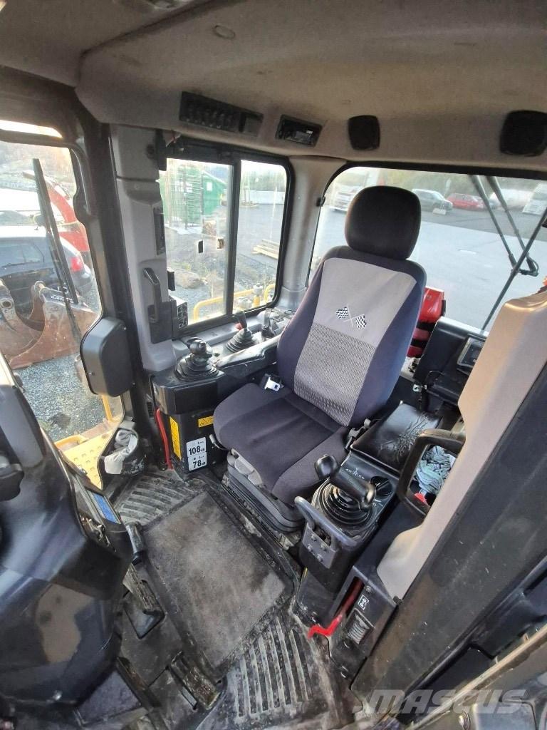 Komatsu D65 pxi Kāpurķēžu buldozeri