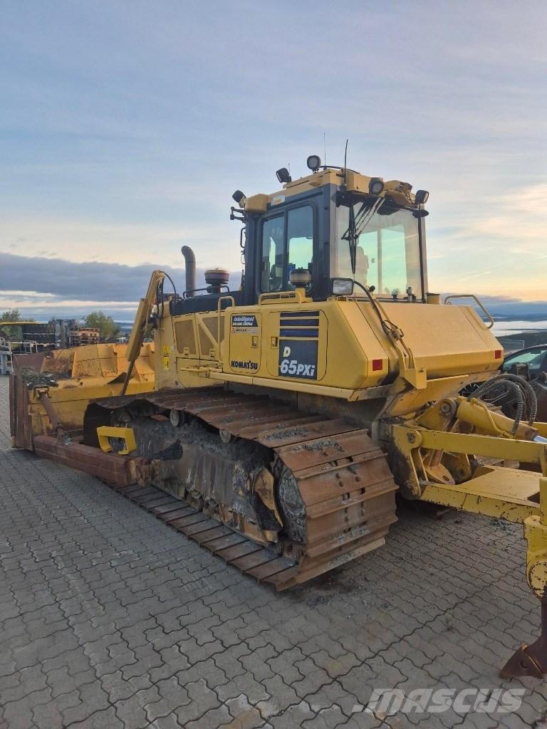 Komatsu D65 pxi Kāpurķēžu buldozeri