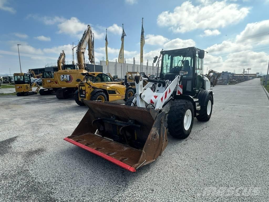 CAT 908 M Iekrāvēji uz riteņiem