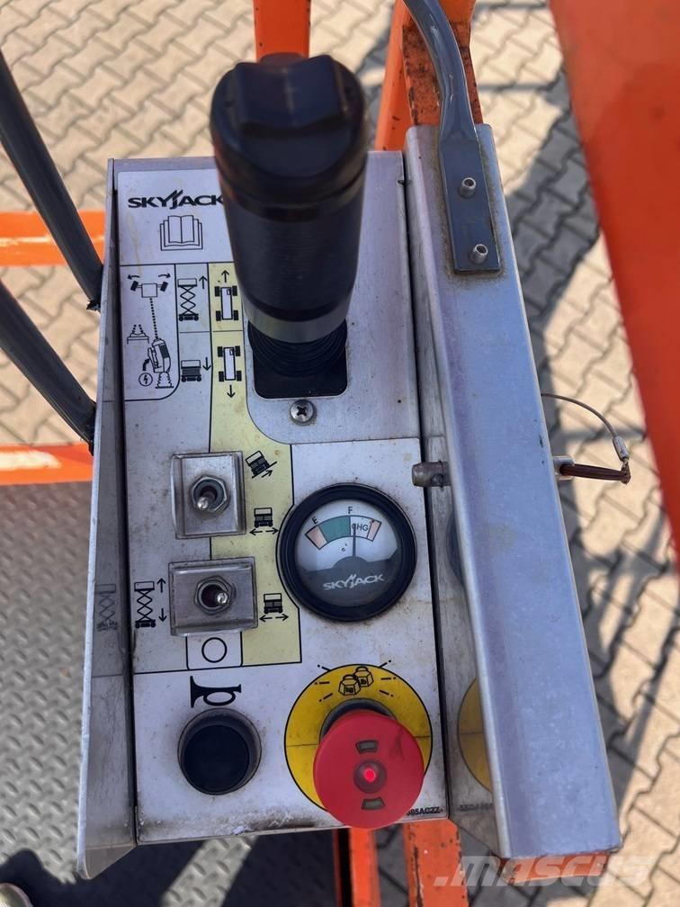 SkyJack SJ III 4626 Šķerveida pacēlāji