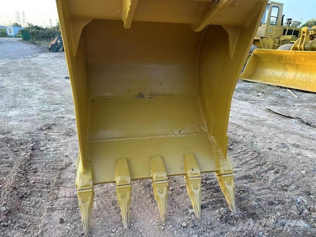 CAT 330 D L Kāpurķēžu ekskavatori