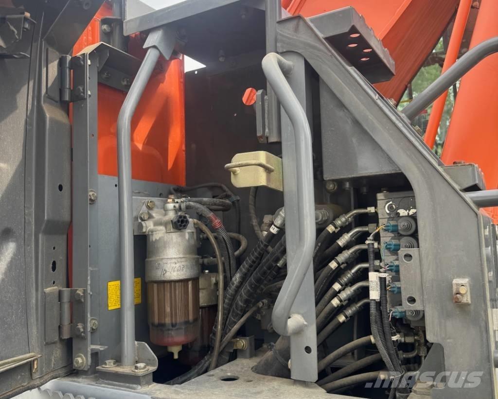 Hitachi ZX 220 W-3 Ekskavatori uz riteņiem