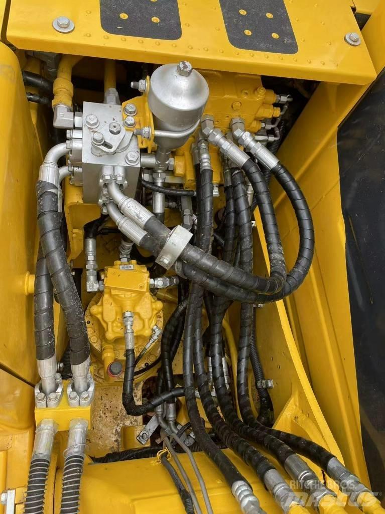Komatsu 120-8 Kāpurķēžu ekskavatori