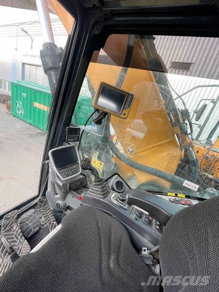 Hyundai HX 260 L Kāpurķēžu ekskavatori