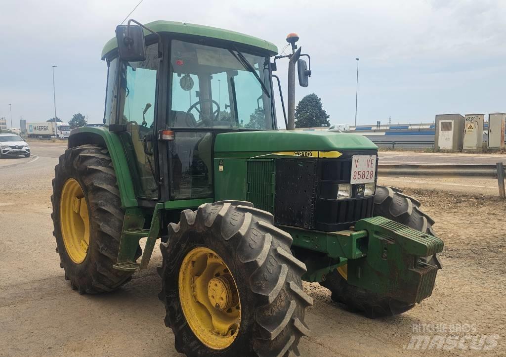 John Deere 6210 Traktori