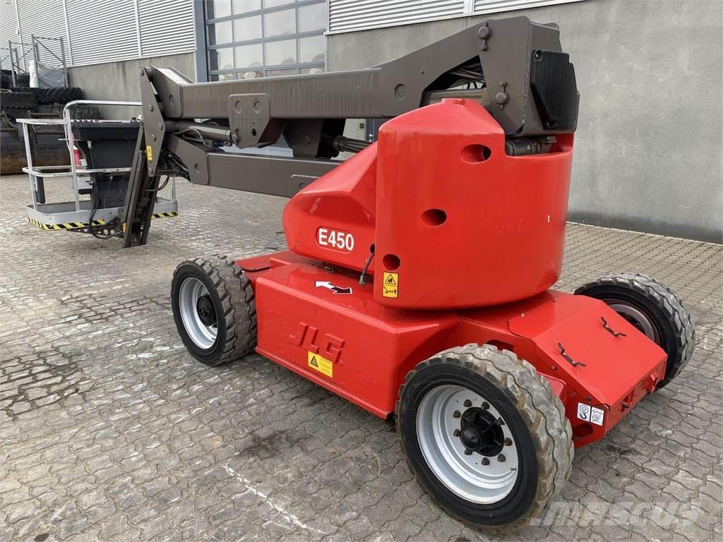 JLG E450AJ Strēles pacēlāji