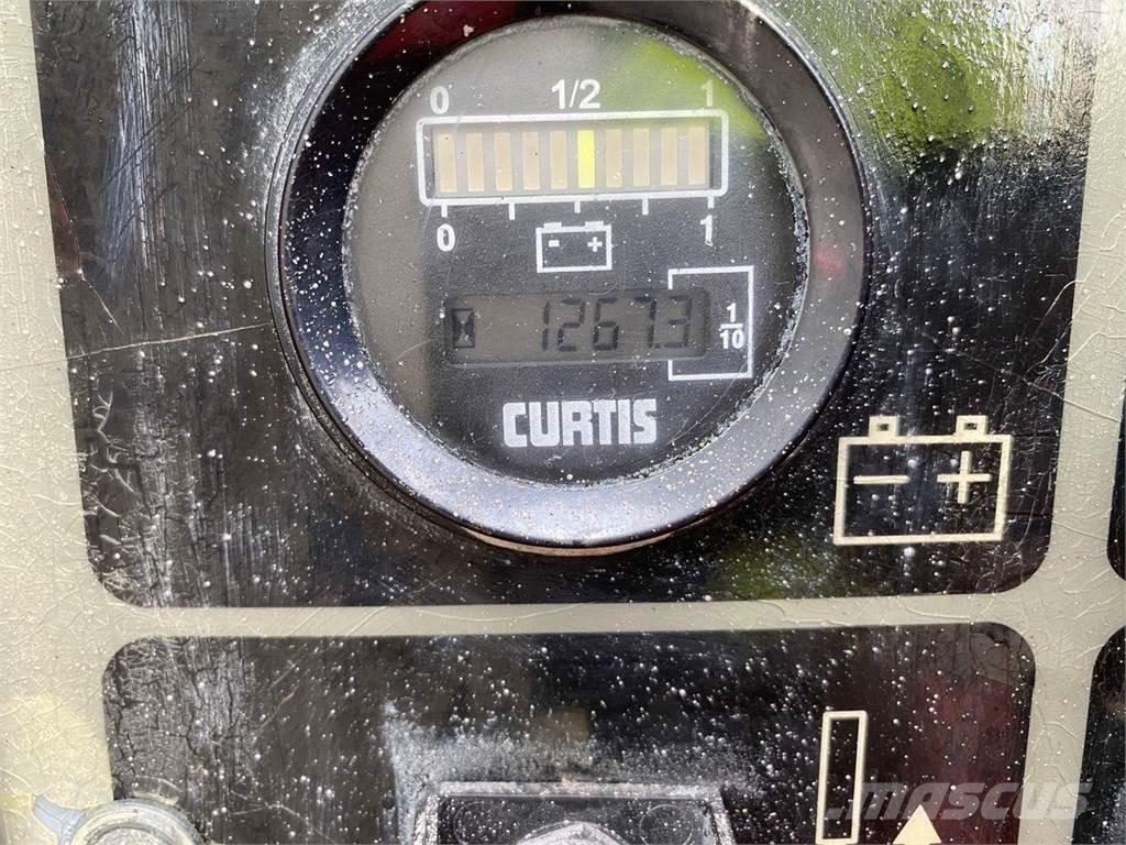 JLG E450AJ Strēles pacēlāji