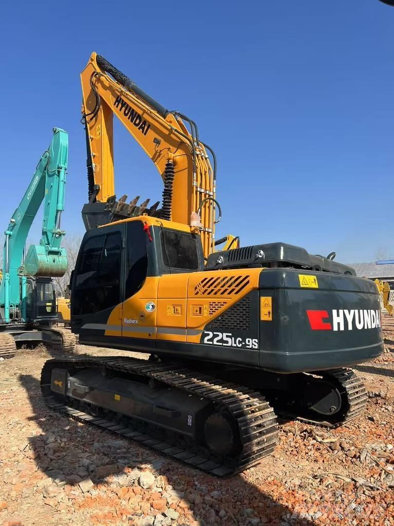 Hyundai 225-9 Kāpurķēžu ekskavatori