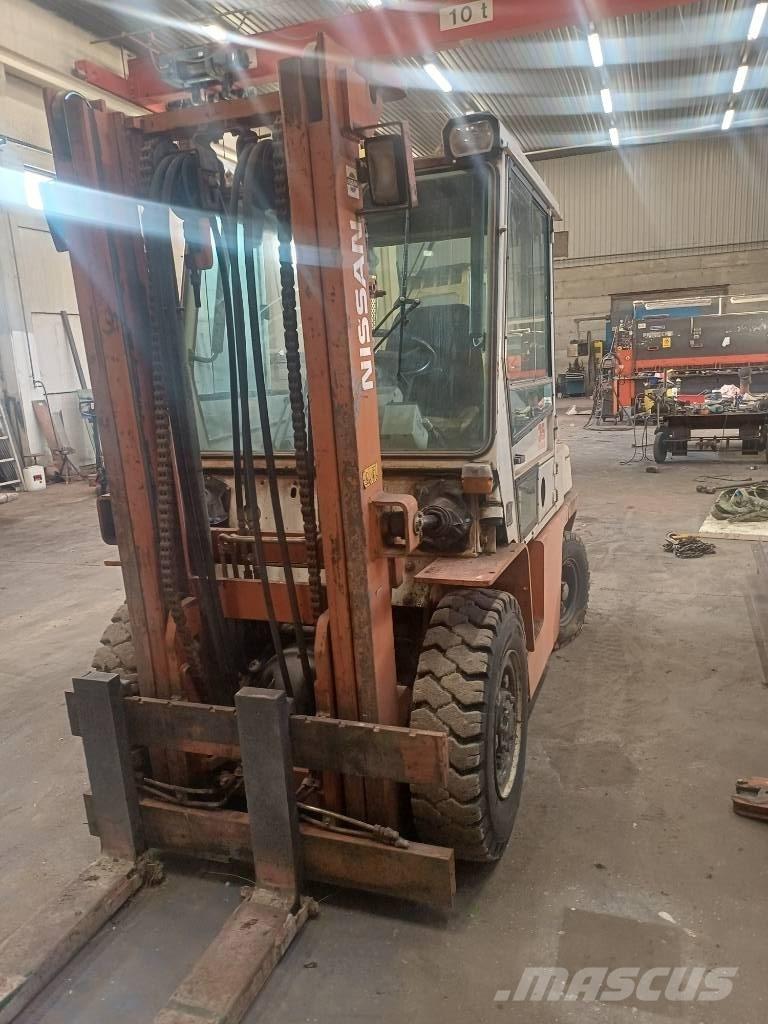 Nissan 33 U Tehnika ar dīzeļa dzinēju