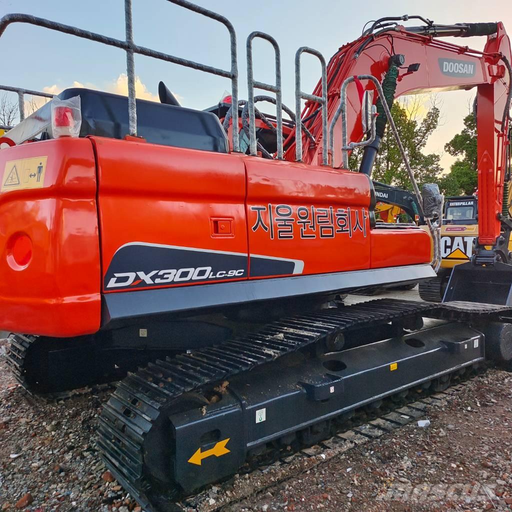 Doosan DX 300LC Kāpurķēžu ekskavatori