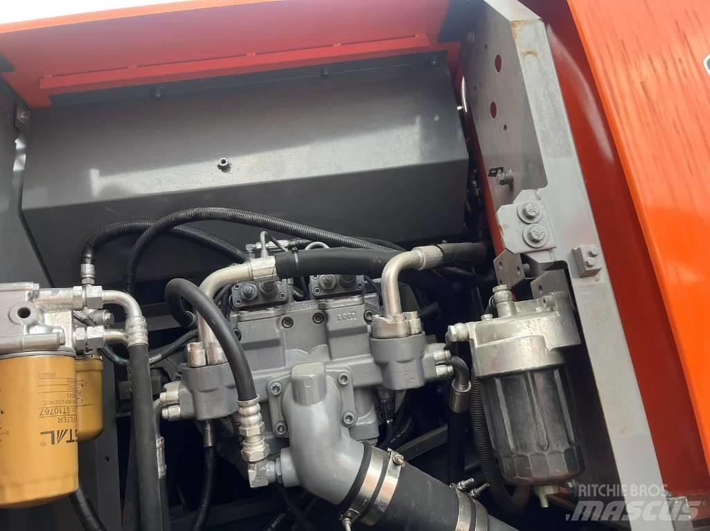 Hitachi zx200 Kāpurķēžu ekskavatori