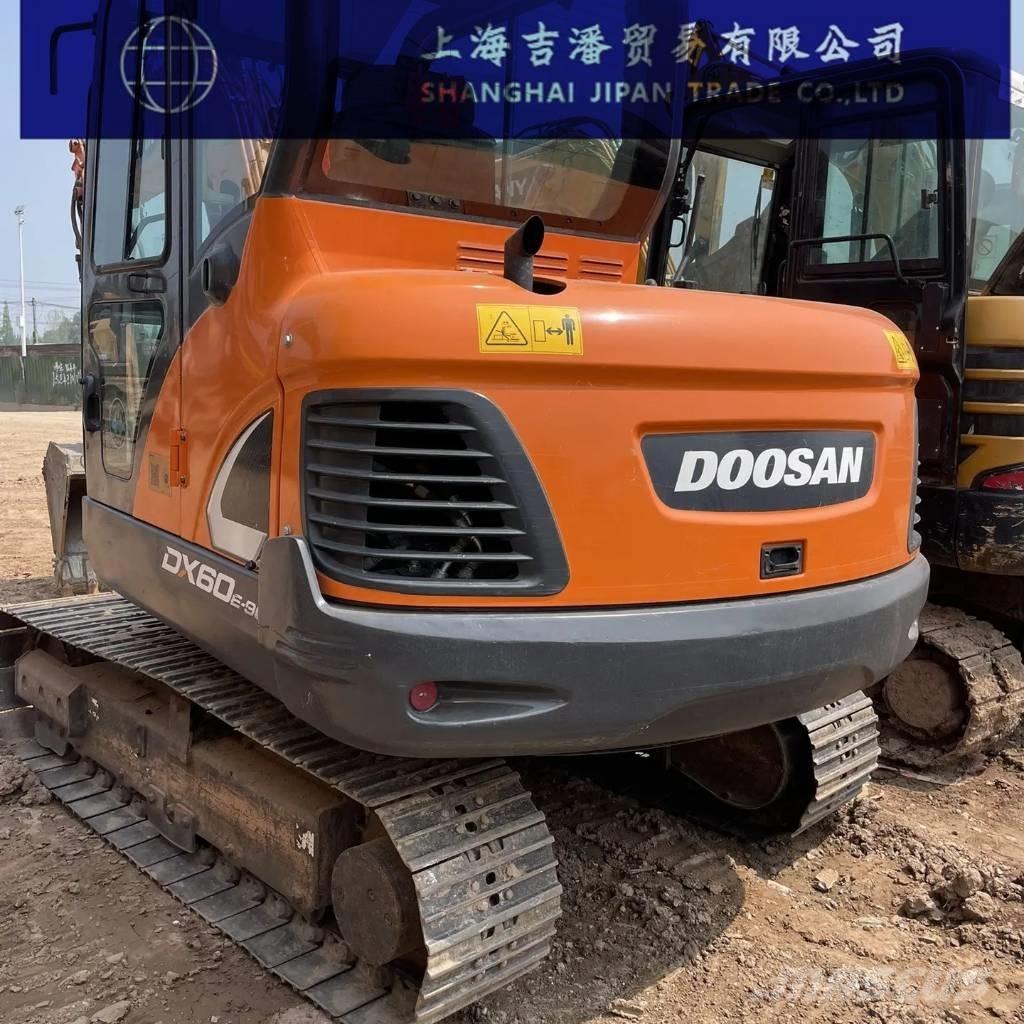 Doosan DX 60 Kāpurķēžu ekskavatori