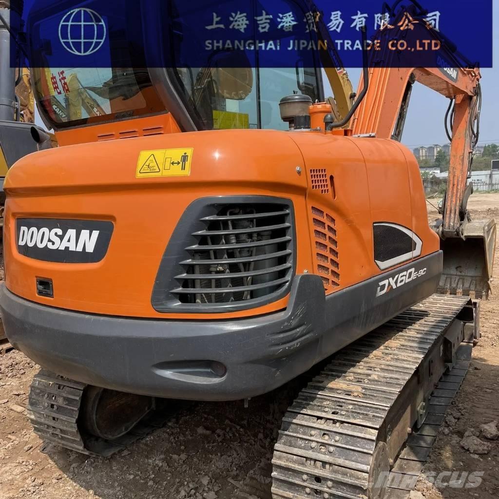 Doosan DX 60 Kāpurķēžu ekskavatori