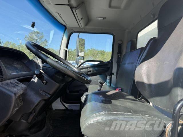 Hino 268 Dzērienu piegāds kravas mašīnas