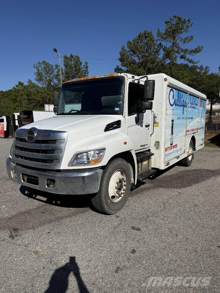 Hino 268 Dzērienu piegāds kravas mašīnas