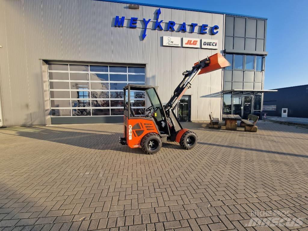 Cast Loaders 825D Teleskopiskie manipulatori