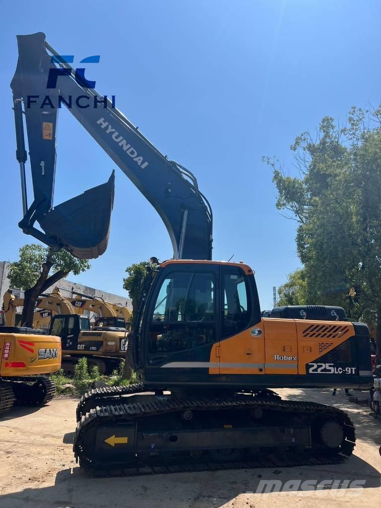 Hyundai 225LC-9t Kāpurķēžu ekskavatori