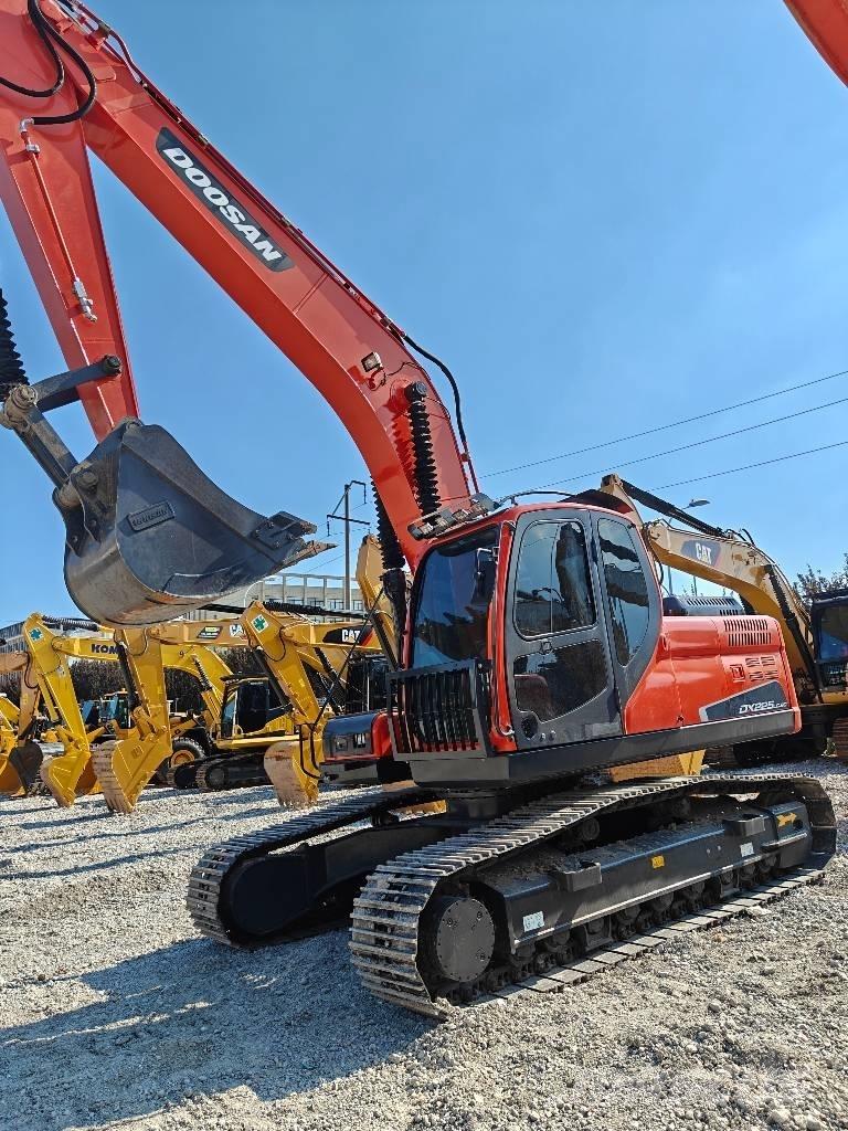 Doosan 225 LCA Kāpurķēžu ekskavatori