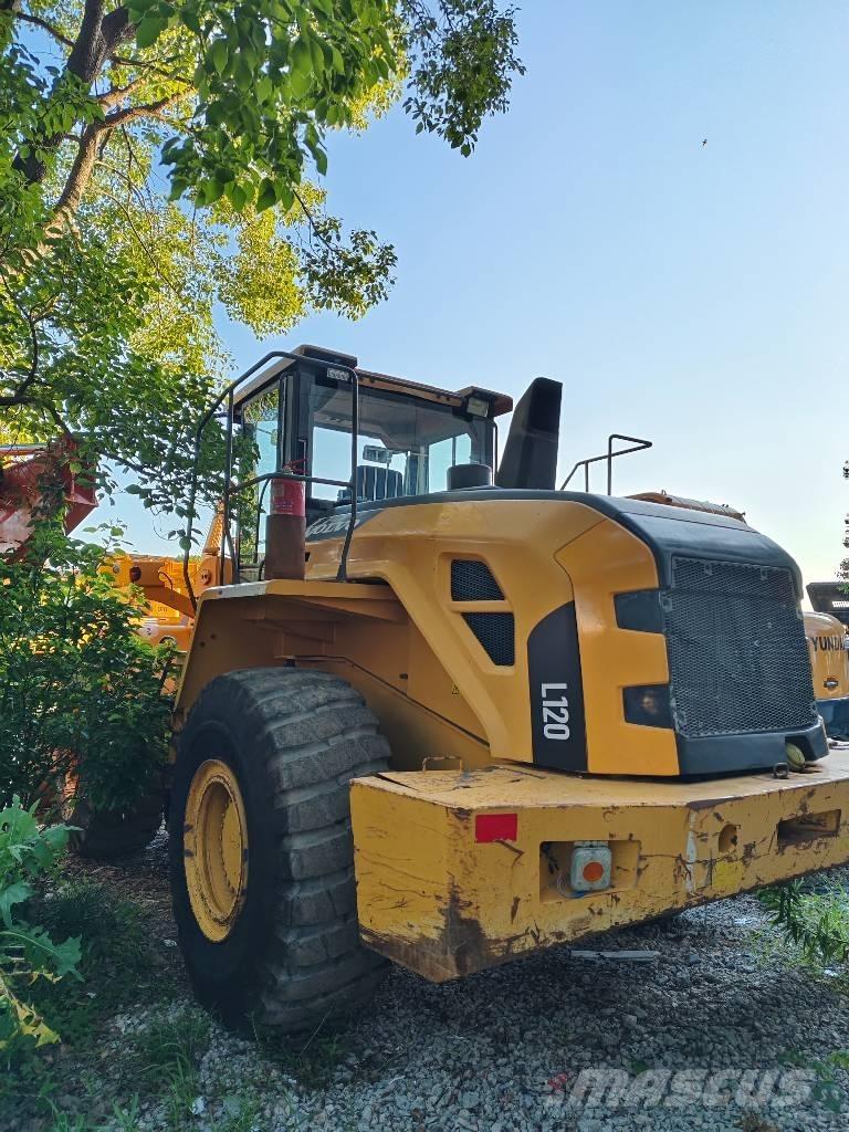 Volvo L 120 Iekrāvēji uz riteņiem
