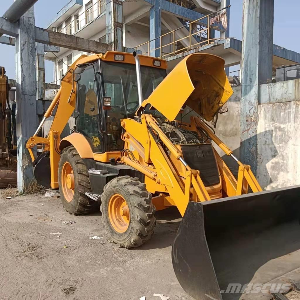 JCB 3CX Ekskavatori-iekrāvēji