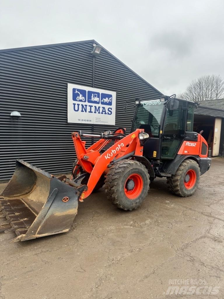 Kubota R 082 Iekrāvēji uz riteņiem