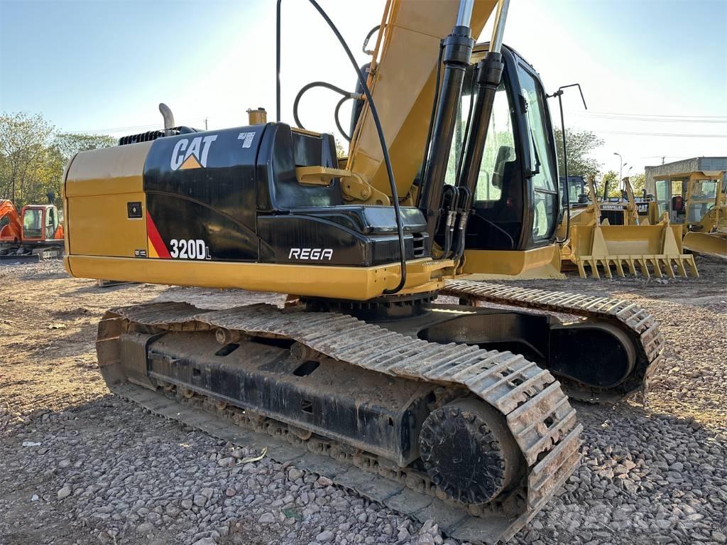 CAT 320DL Kāpurķēžu ekskavatori