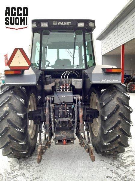 Valtra 8300 Traktori