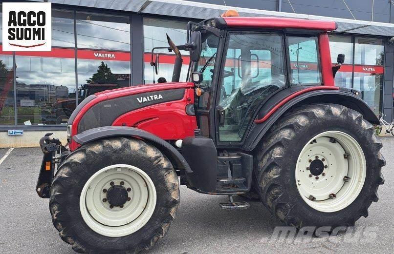 Valtra N121 H Traktori