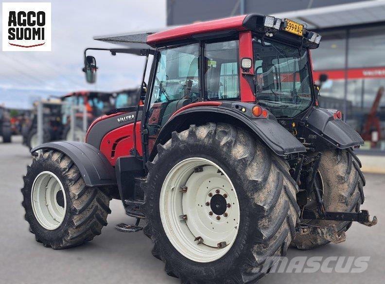 Valtra N121 H Traktori