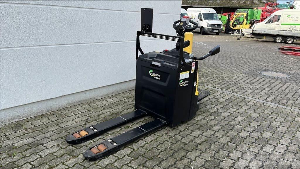 Hyster P 2.0 S Zemie palešu pacēlāji