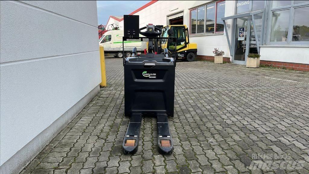 Hyster P 2.0 S Zemie palešu pacēlāji