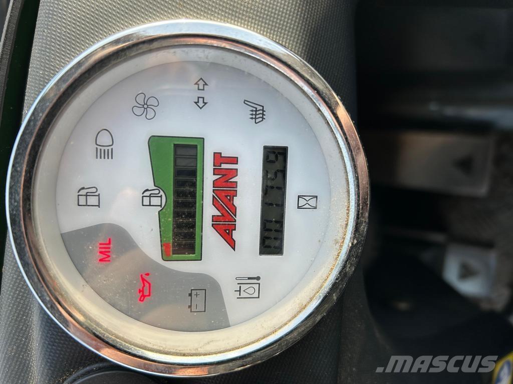 Avant 225 Multifunkcionālie iekrāvēji