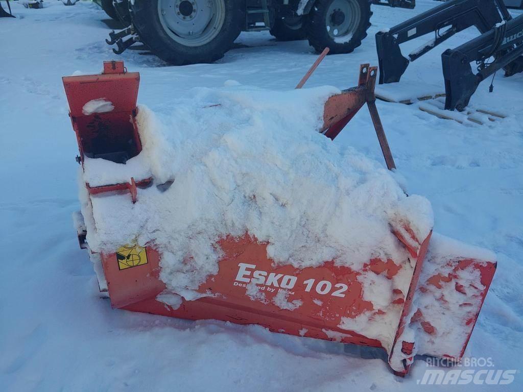 Esko 102 Sniega metēji