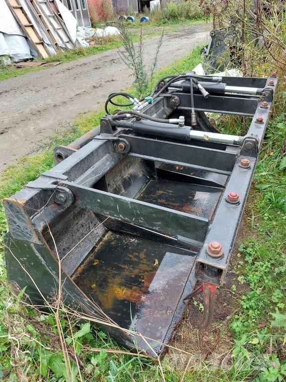  REHUKAUHA Frontālie iekrāvēji un ekskavatori