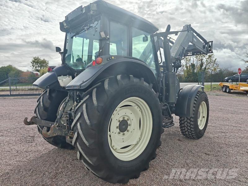 Valtra N123 Traktori